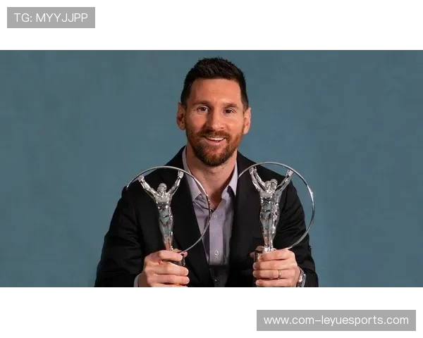 三大足球巨星荣获年度最佳奖项精彩领奖时刻视频集锦 三大足球巨星荣获年度最佳奖项精彩领奖时刻视频集锦