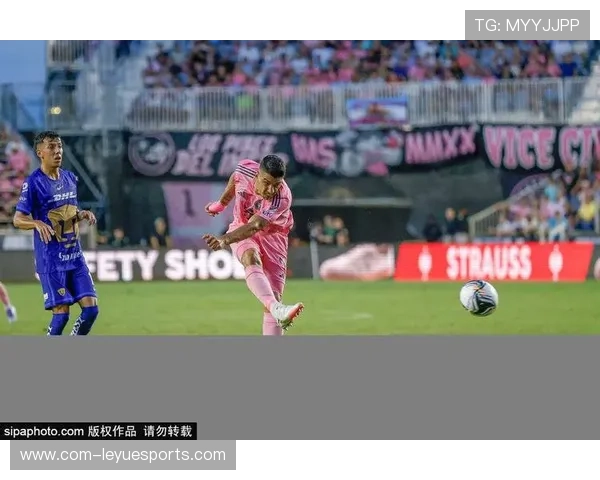 中国足球射门高手盘点：那些令人拍案叫绝的精彩进球瞬间