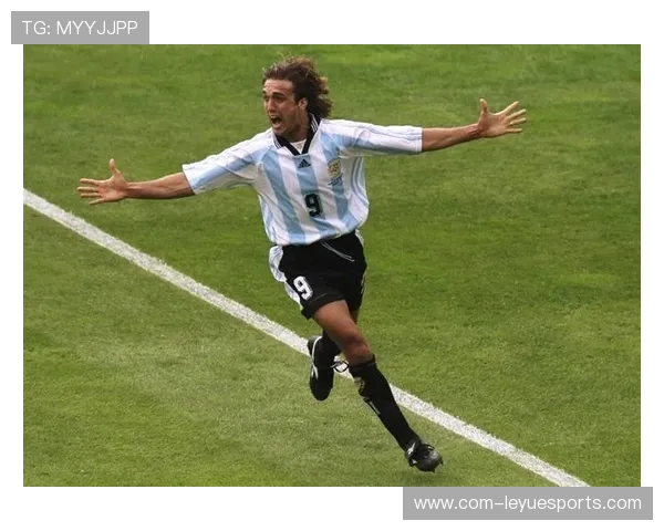 全球足坛最顶尖球星是谁 他凭什么成为世界足球的传奇人物