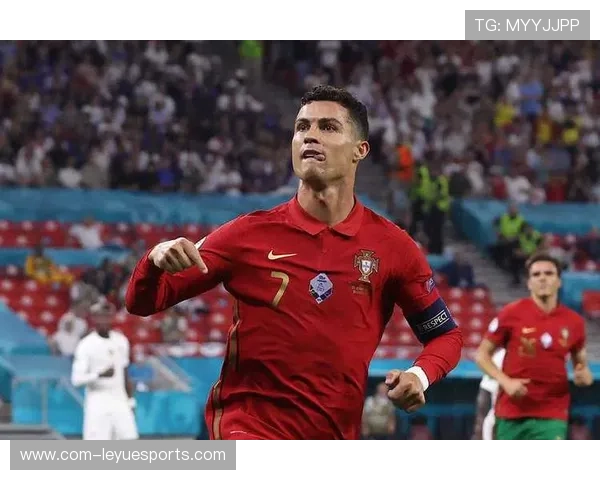 围绕足球星10号展开的传奇故事与绿茵荣耀全面解读